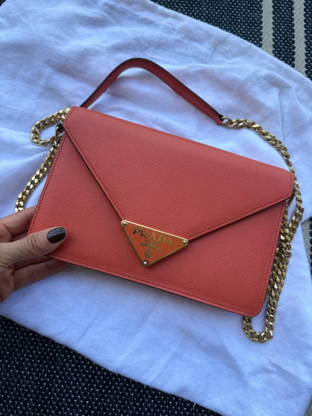 Rare Prada Arancio Saffiano Crossbody with Gold Chain and Logo Plaque - Picture 8 of 17